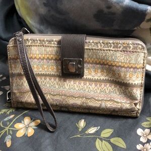 Sakroots Geometric Aztec Design 16 Card Zip Closure Wristlet Wallet